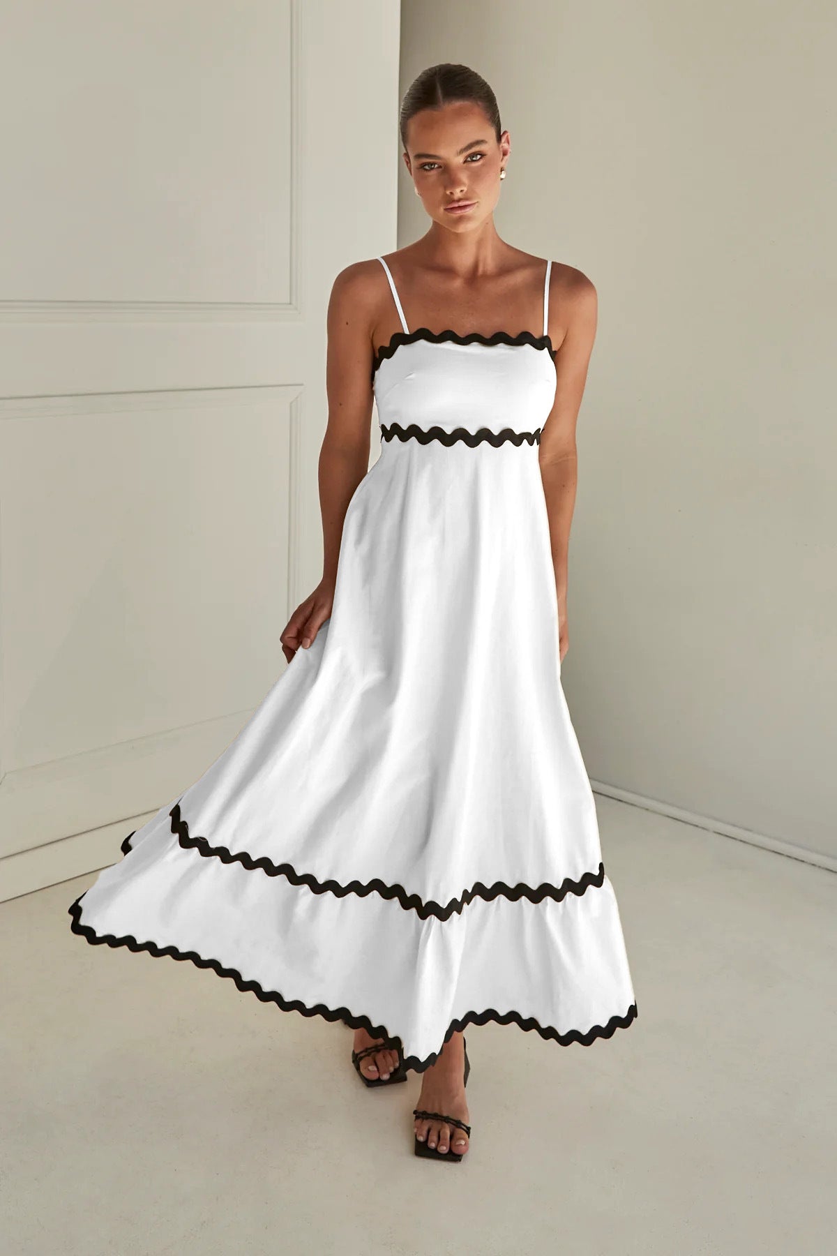 Robe longue en voile doublée blanche à tout petits cœurs
