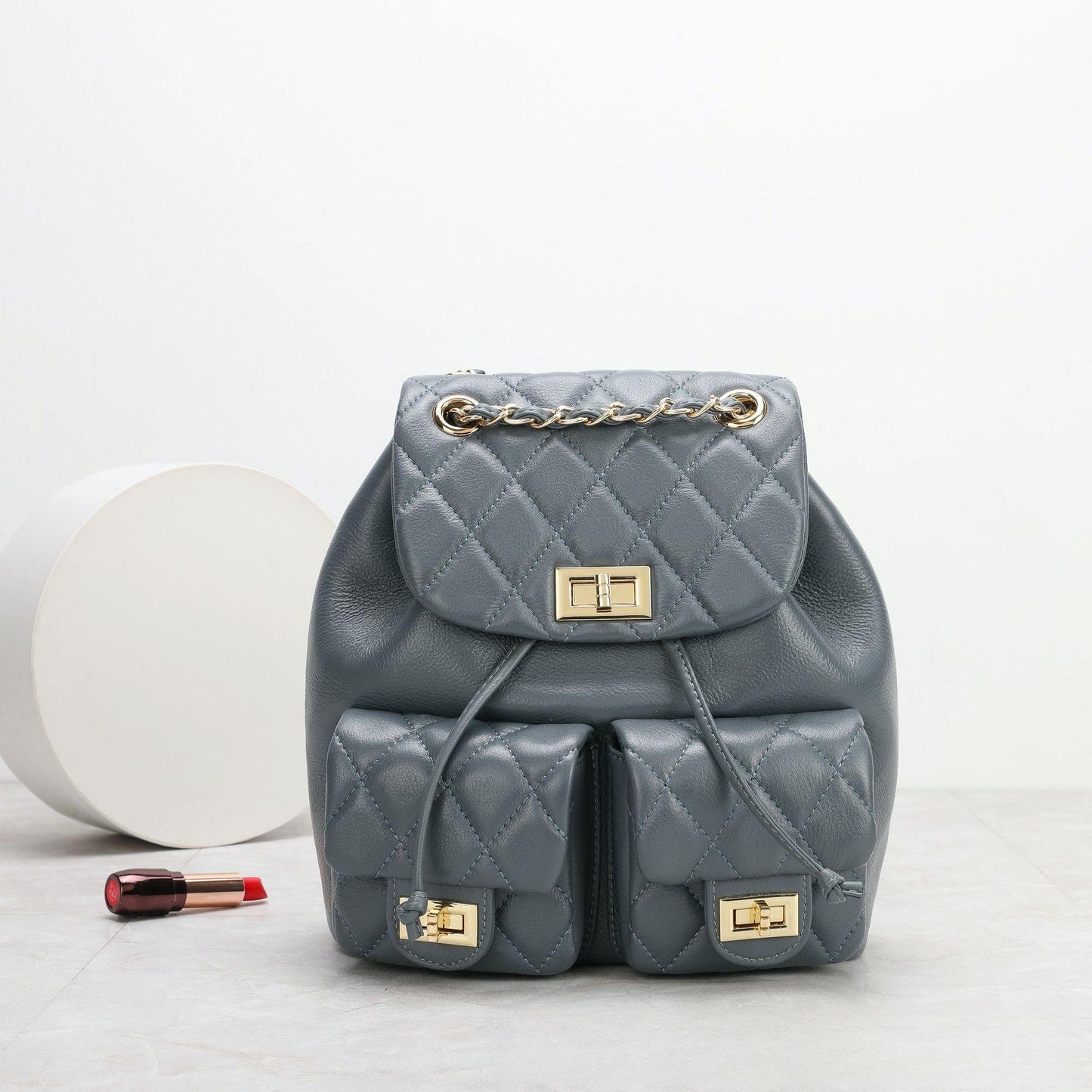 Reveloire® Leather backpack with rhombic chain 