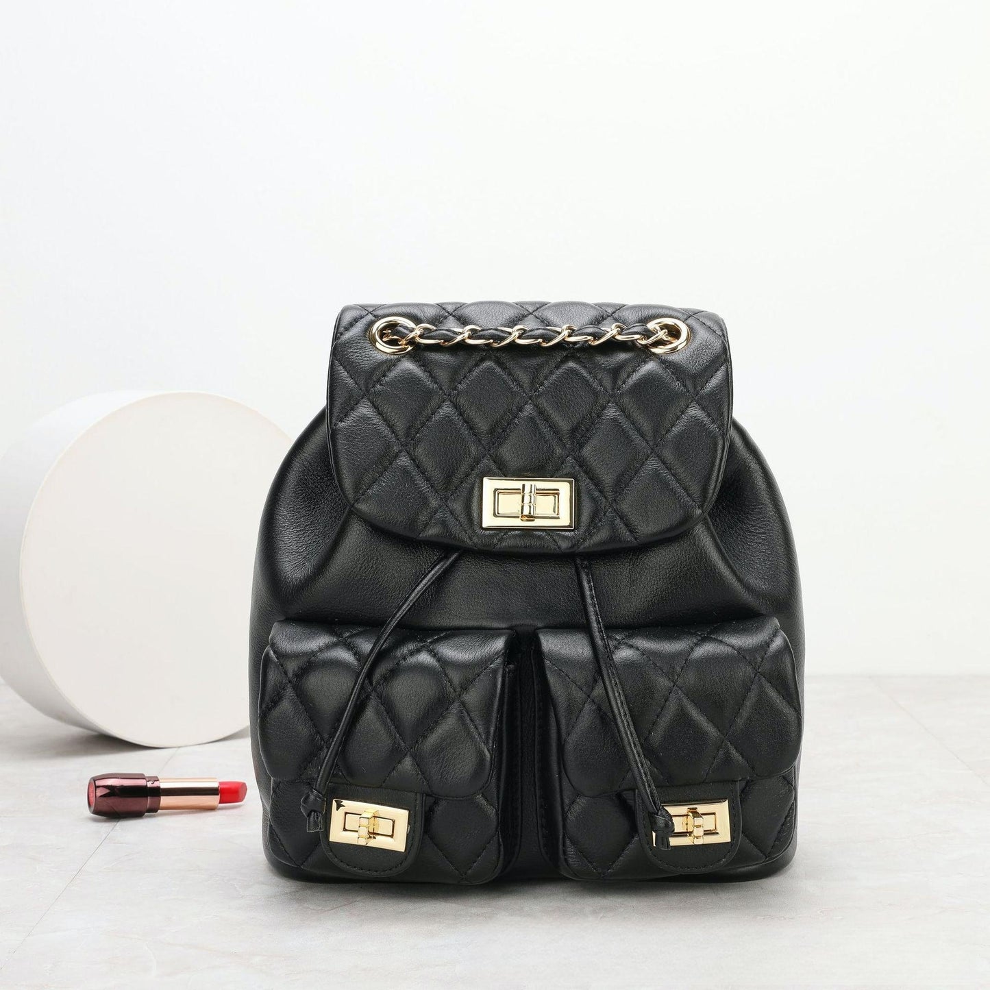 Reveloire® Leather backpack with rhombic chain 