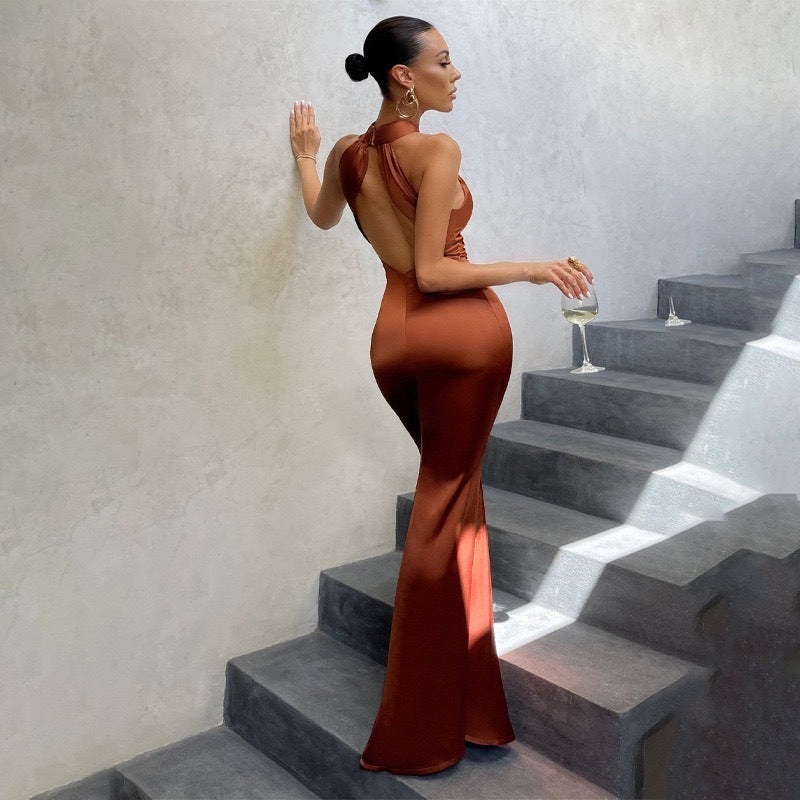 Reveloire Elegant Fishtail Dress with Backless and Fitted Cut Reveloire Reveloire Elegant Fishtail Dress with Backless and Fitted Cut Reveloire