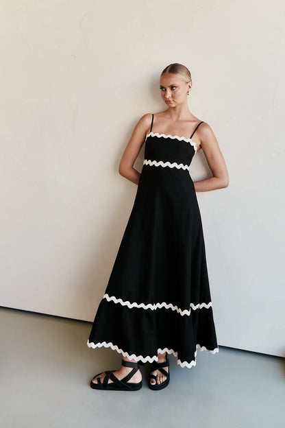 Reveloire® - Long dress with wavy pattern straps