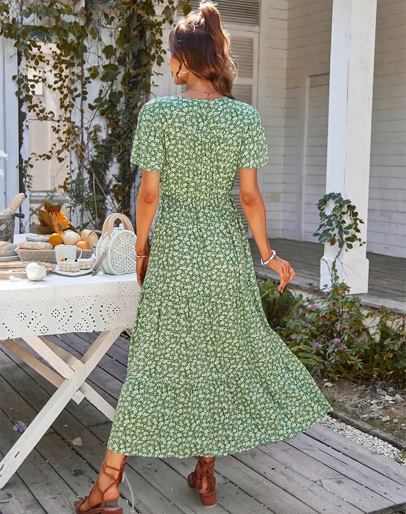 Floral maxi dress with v-neck and ruffled hem